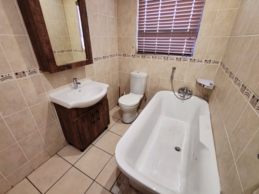 4 Bedroom Property for Sale in Grimbeeck Park North West